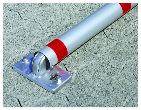 Absperrpfosten ¢ 76 mm aus Aluminium mit Liftautomatik