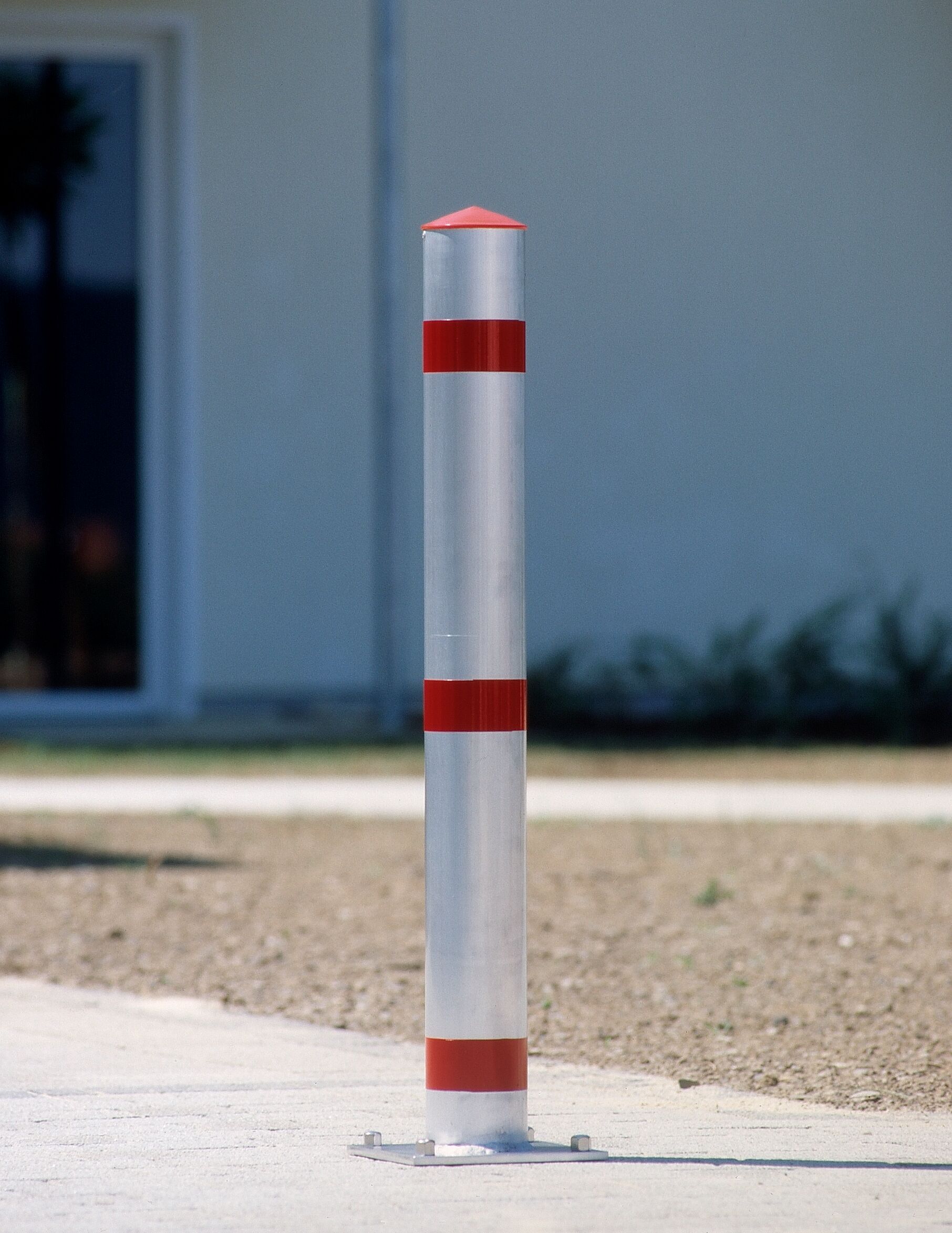Absperrpfosten ¢ 102 mm aus Aluminium